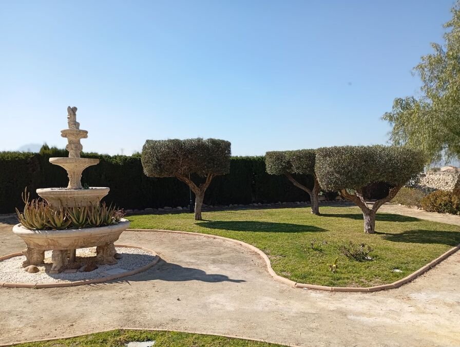 Reihenhaus mit 2 Schlafzimmern, 1 Bad, Gäste-WC, Dachterrasse und Gemeinschaftspool
