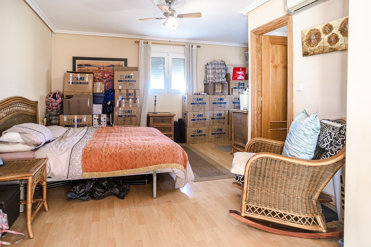 Wunderschöne Villa mit 6 Schlafzimmern, 6 Bädern, Dachterrasse, Alarmanlage und Privatpool