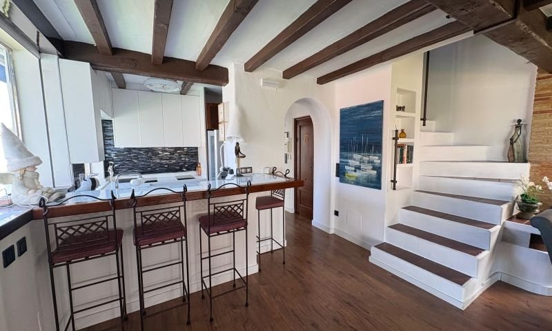 Freistehendes Haus im rustikal-modernen Stil mit privatem Pool, Whirlpool und Keller