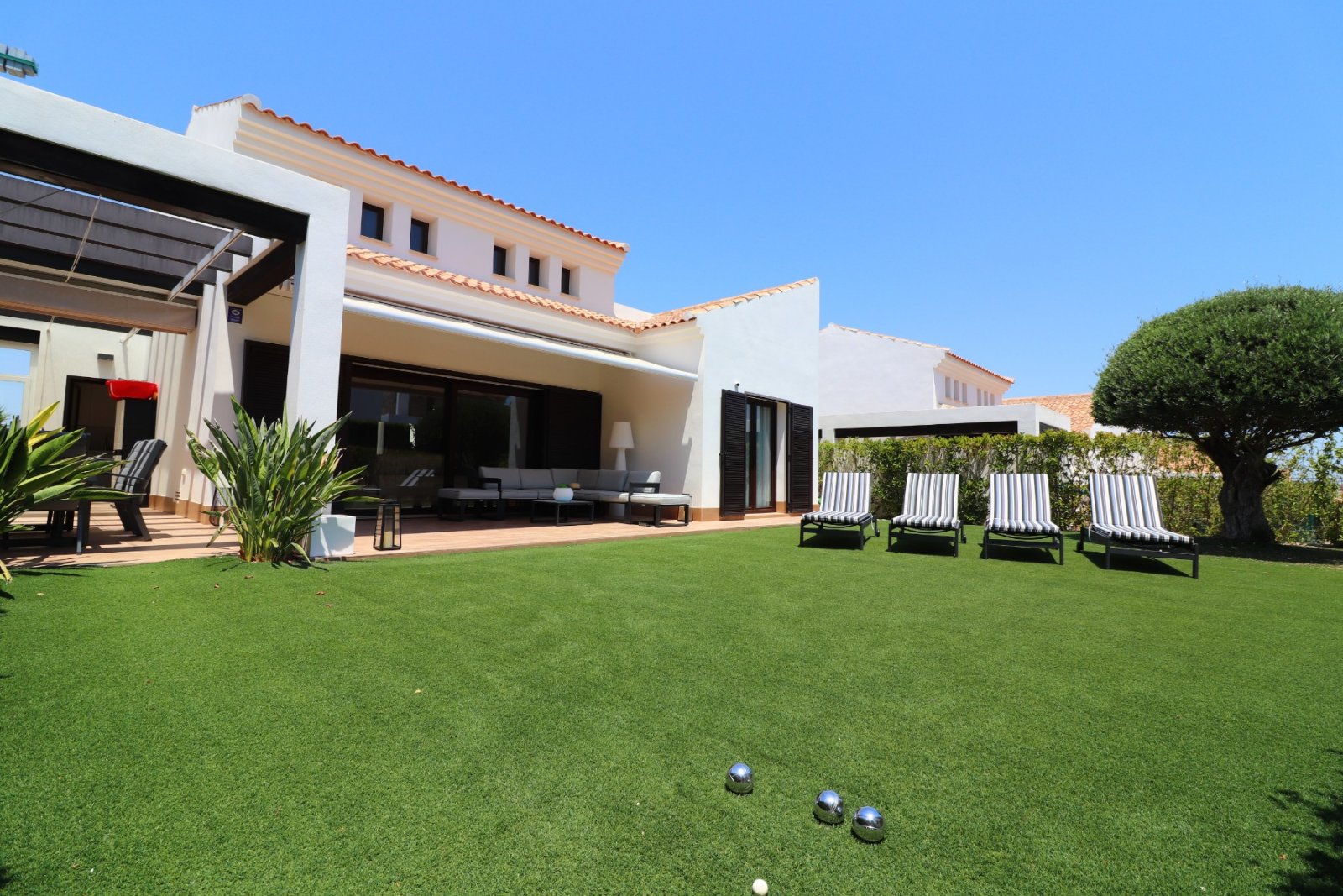Algorfa: Exklusive Villa mit 3 Schlafzimmern, 2 Bädern und Gemeinschaftspool im La Finca Golf Resort 