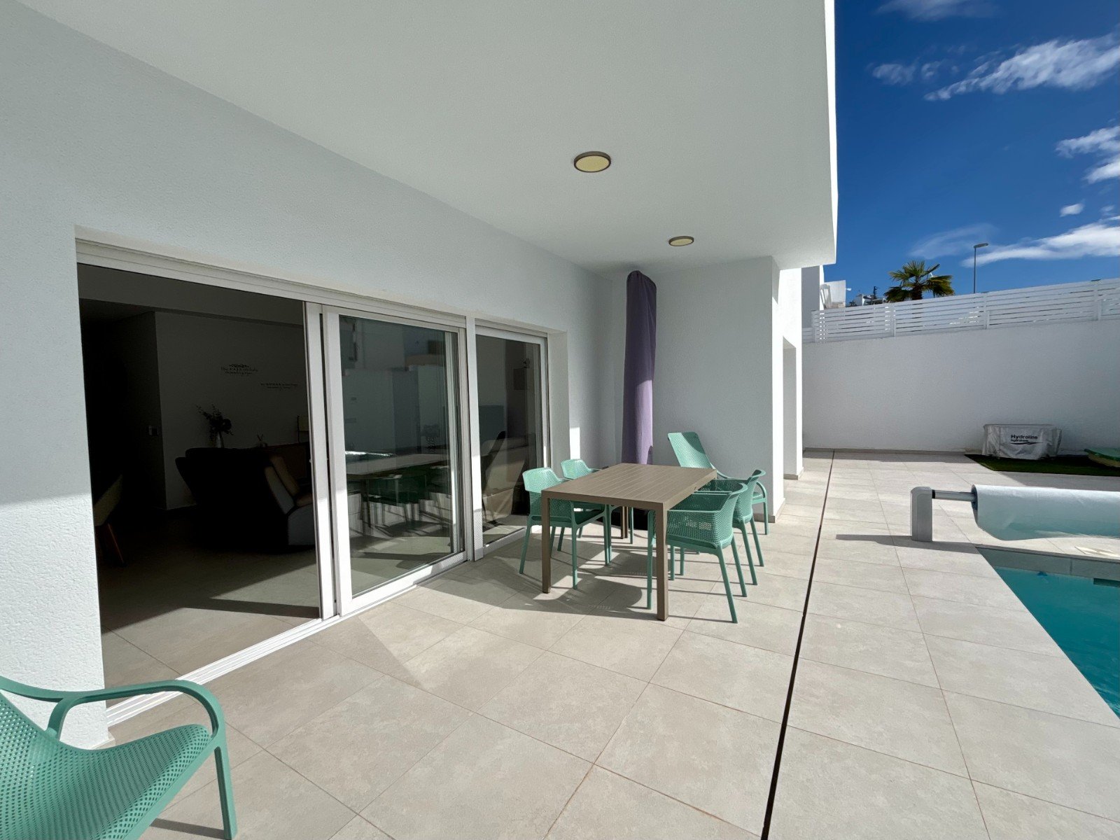 Moderne Villa mit 3 Schlafzimmern, 2 Bädern, Privatpool und Kfz-Stellplatz