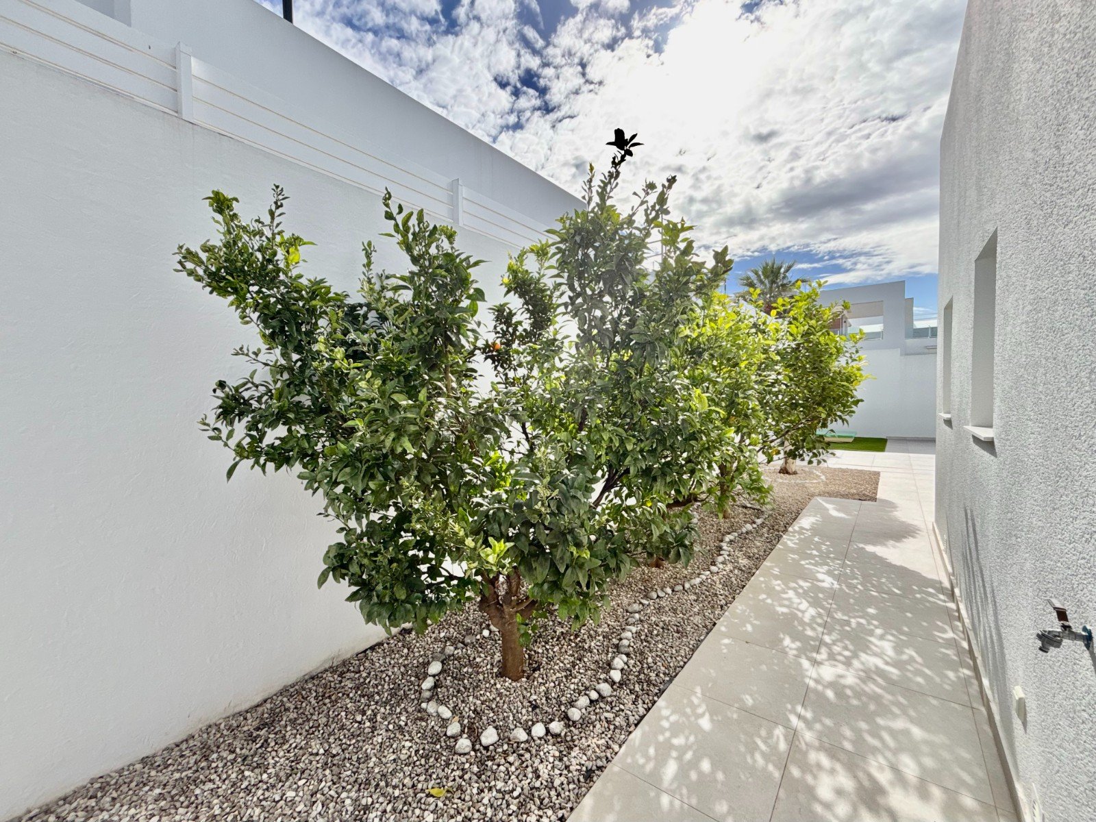 Moderne Villa mit 3 Schlafzimmern, 2 Bädern, Privatpool und Kfz-Stellplatz