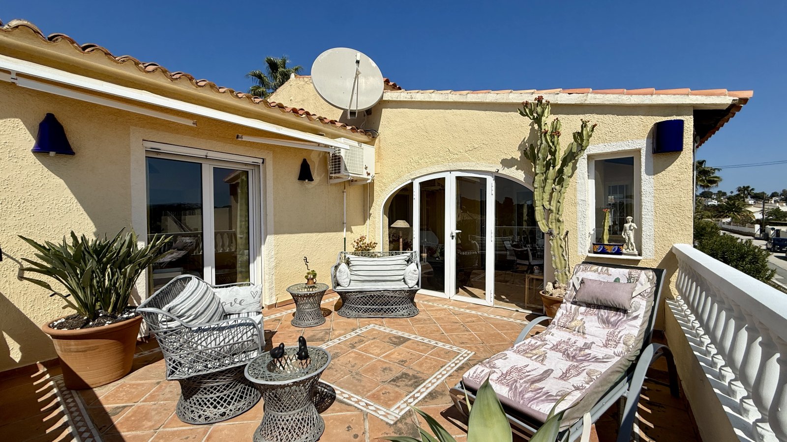 Traumhafte Villa mit Meerblick und viel Sonne