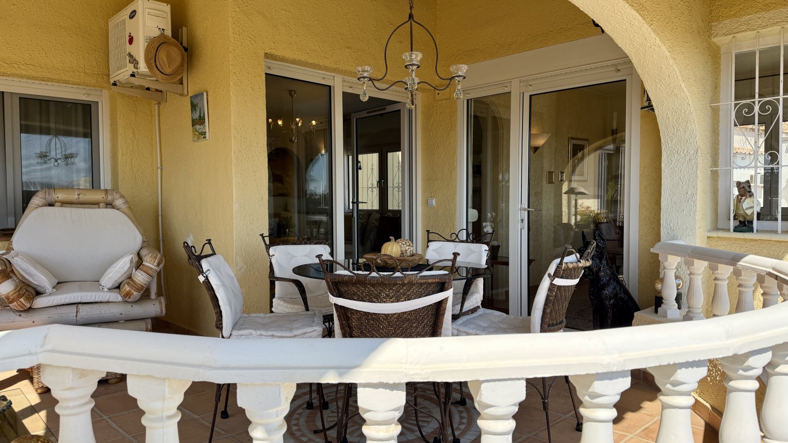 Traumhafte Villa mit Meerblick und viel Sonne