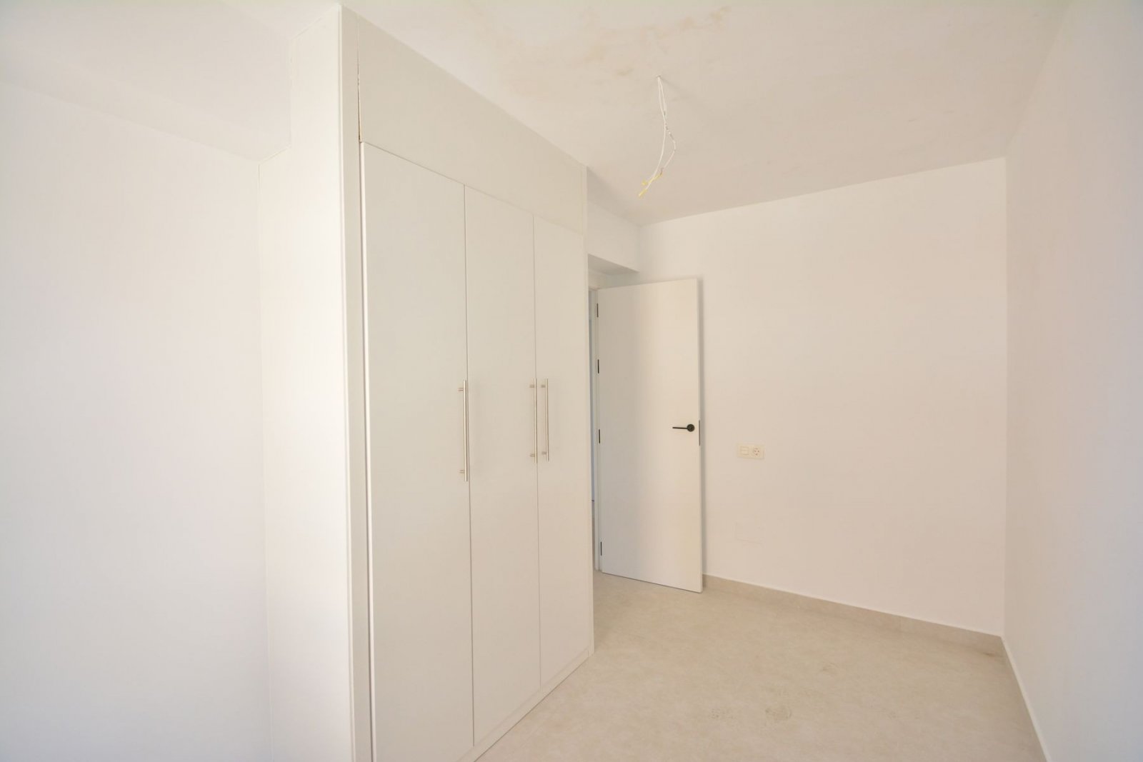 Renoviertes Appartement mit 3 Schlafzimmern, 1 Bad und Meerblick nur 150 m vom Strand