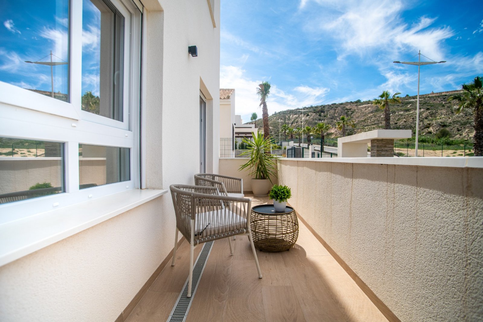 Luxus-Erdgeschosswohnung mit 3 Schlafzimmern, 2 Bädern, Tiefgaragenstellplatz und Gemeinschaftspool im La Finca Golf Resort