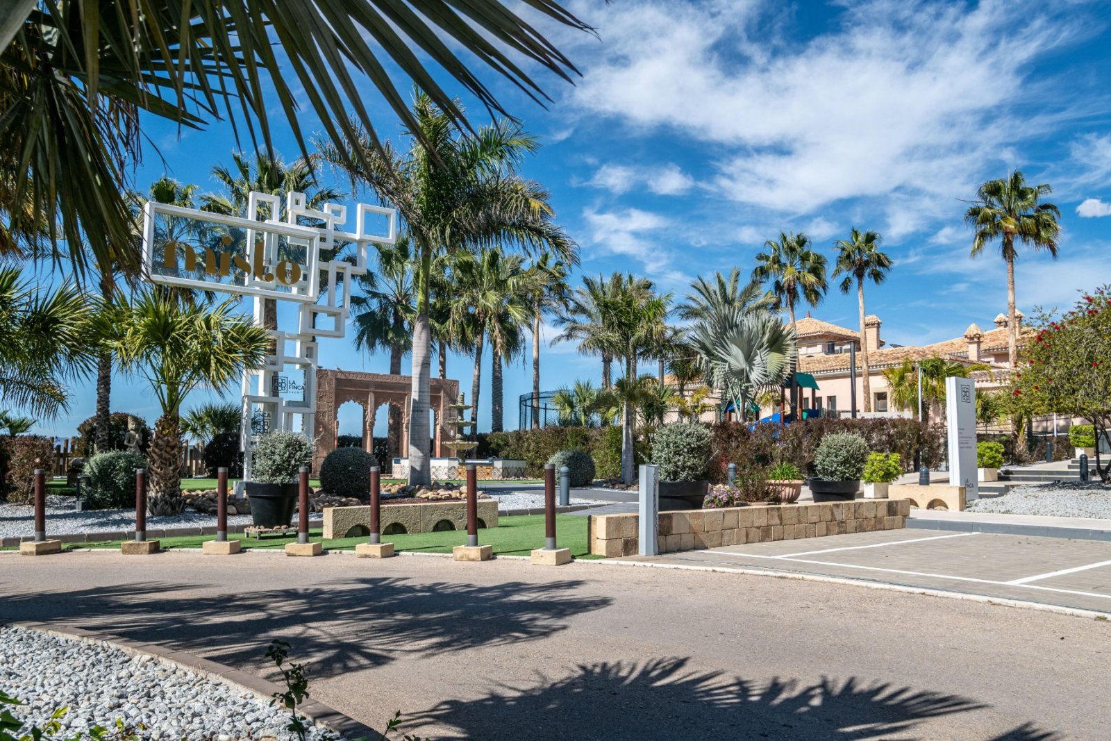 Luxus-Erdgeschosswohnung mit 3 Schlafzimmern, 2 Bädern, Tiefgaragenstellplatz und Gemeinschaftspool im La Finca Golf Resort