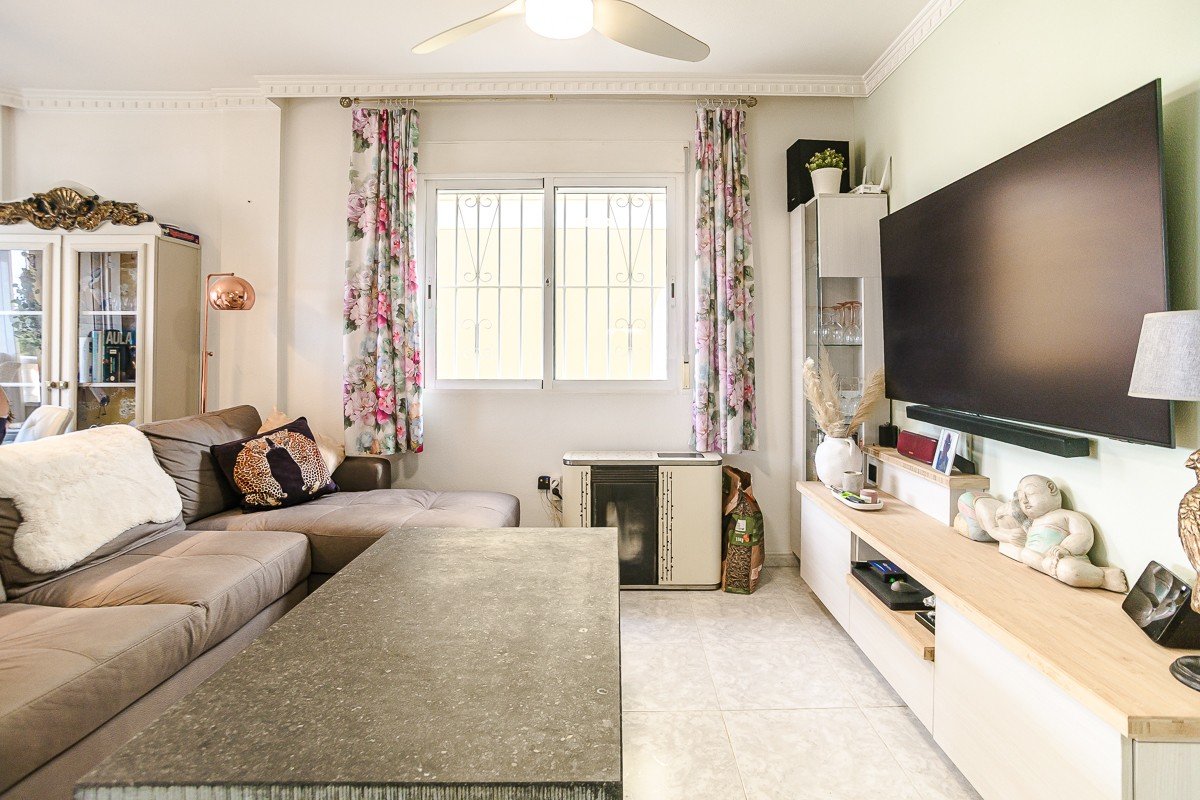 03177Wunderschöne freistehende Villa mit Gästeappartement und Meerblick