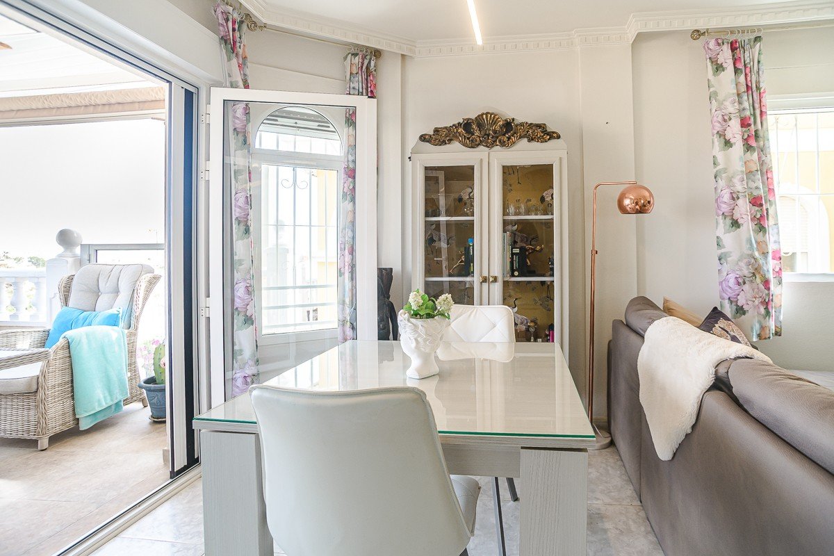 03177Wunderschöne freistehende Villa mit Gästeappartement und Meerblick