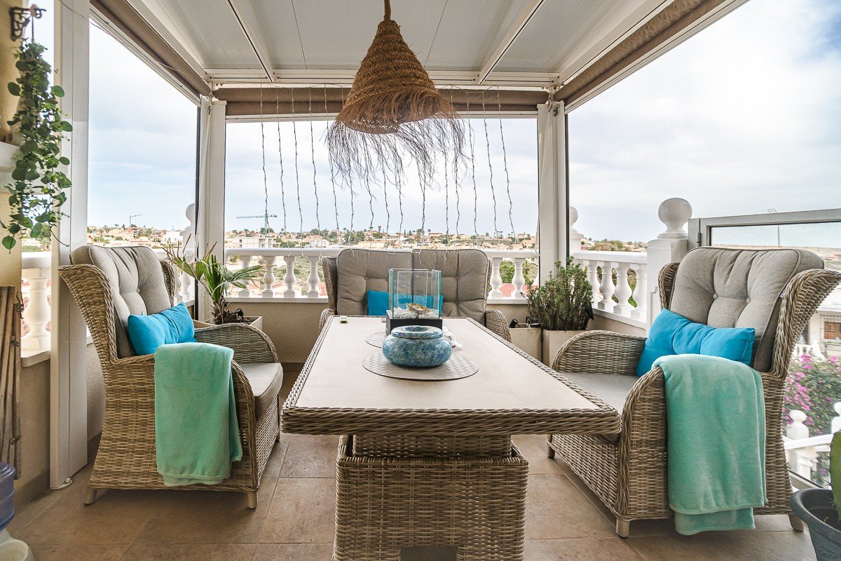 03177Wunderschöne freistehende Villa mit Gästeappartement und Meerblick