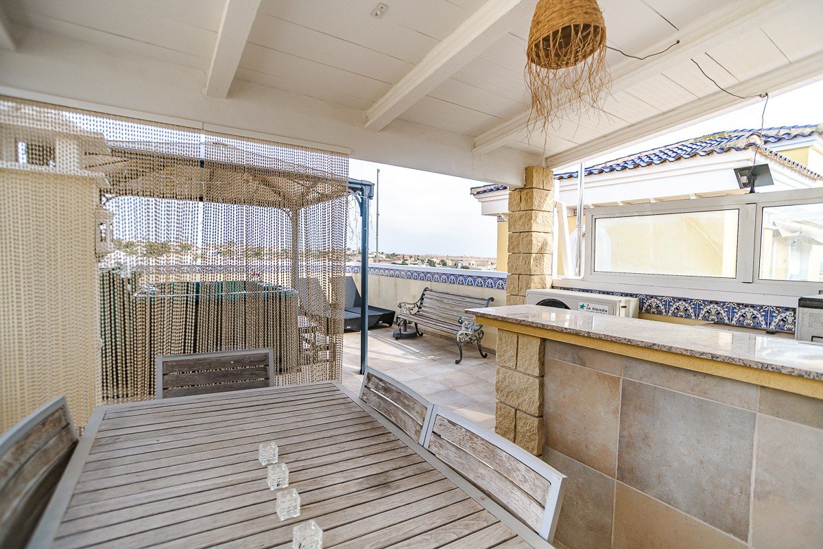 03177Wunderschöne freistehende Villa mit Gästeappartement und Meerblick