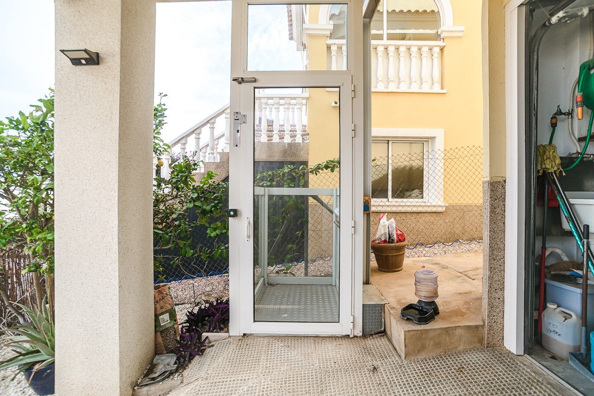 03177Wunderschöne freistehende Villa mit Gästeappartement und Meerblick