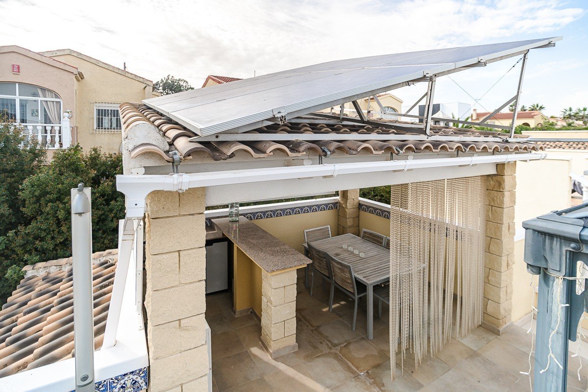03177Wunderschöne freistehende Villa mit Gästeappartement und Meerblick