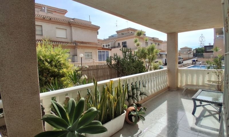 Spektakuläre und geräumige Erdgeschosswohnung mit 2 Schlafzimmern, 2 Bädern und Blick auf den Pool