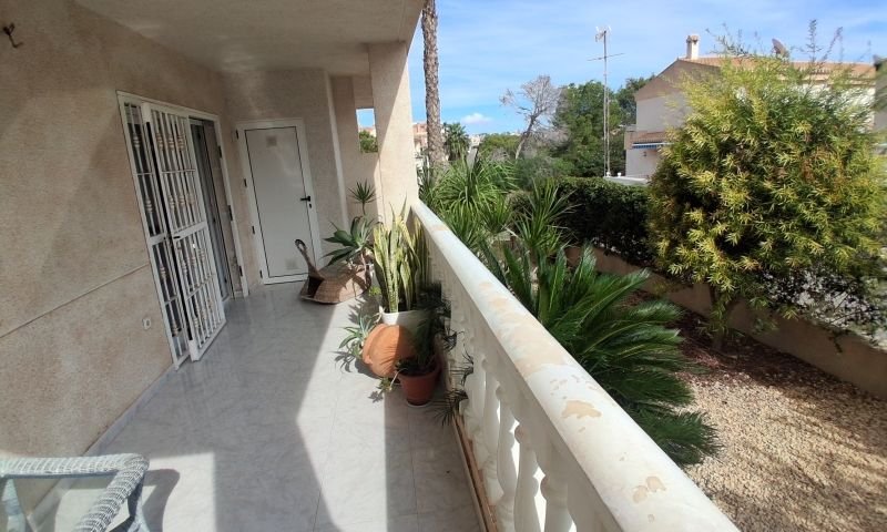 Spektakuläre und geräumige Erdgeschosswohnung mit 2 Schlafzimmern, 2 Bädern und Blick auf den Pool