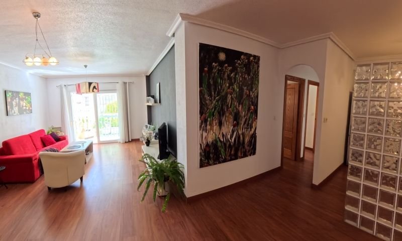 Spektakuläre und geräumige Erdgeschosswohnung mit 2 Schlafzimmern, 2 Bädern und Blick auf den Pool