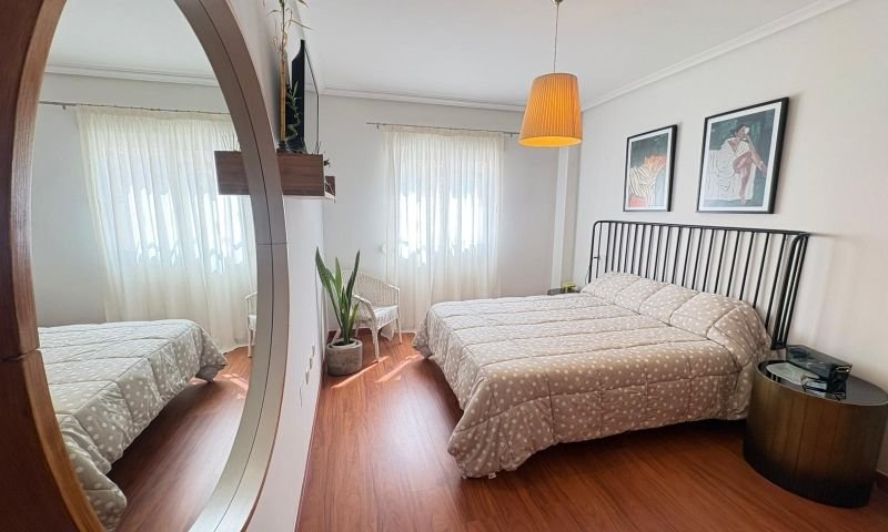 Spektakuläre und geräumige Erdgeschosswohnung mit 2 Schlafzimmern, 2 Bädern und Blick auf den Pool