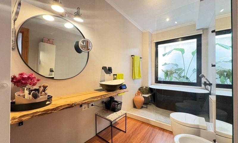 Spektakuläre und geräumige Erdgeschosswohnung mit 2 Schlafzimmern, 2 Bädern und Blick auf den Pool