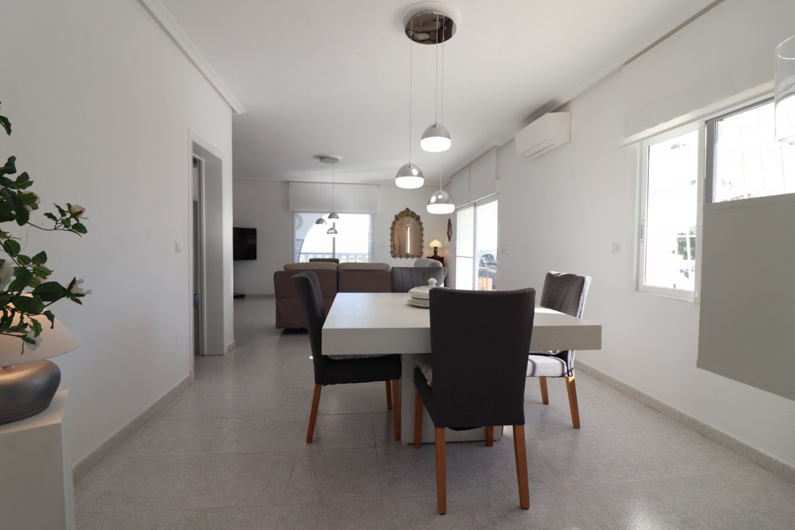 Villa mit 4 Schlafzimmern, 2 Badezimmern, Privatpool und Garage
