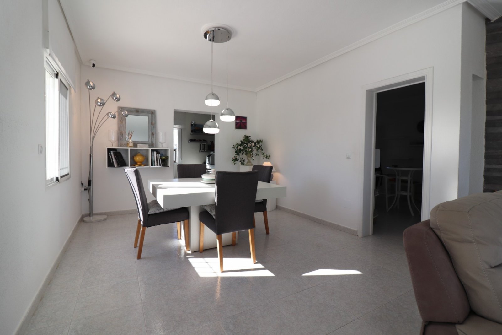 Villa mit 4 Schlafzimmern, 2 Badezimmern, Privatpool und Garage