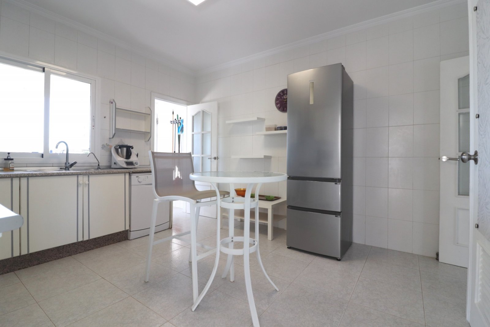 Villa mit 4 Schlafzimmern, 2 Badezimmern, Privatpool und Garage