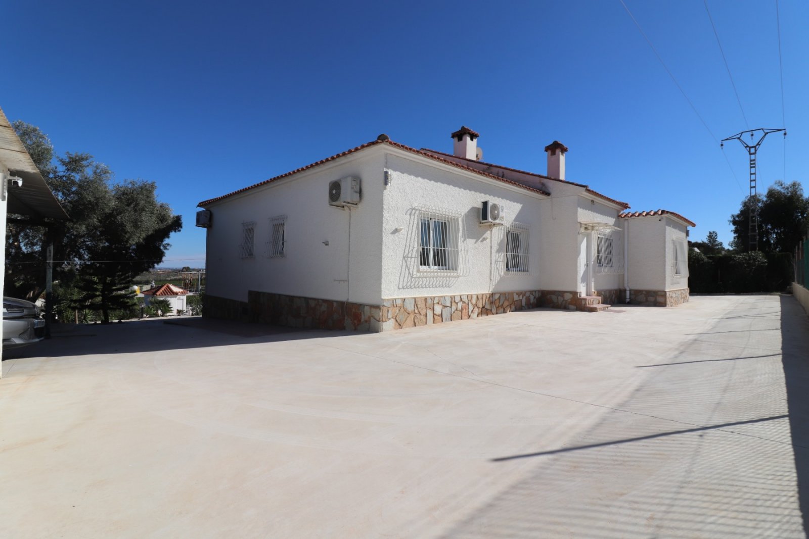 Villa mit 4 Schlafzimmern, 2 Badezimmern, Privatpool und Garage