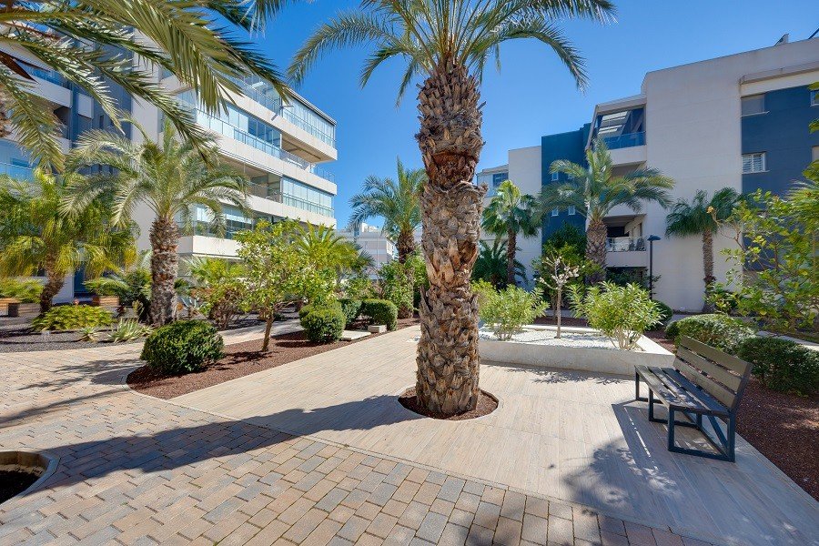 Appartement mit 3 Schlafzimmern, 2 Bädern, Gemeinschaftspool und Tiefgaragenstellplatz
