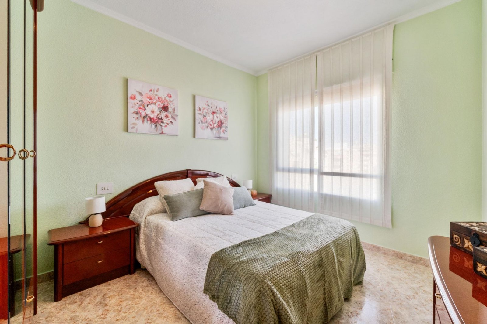 Appartement mit 3 Schlafzimmern, 2 Bädern und Tiefgaragenstellplatz nur 150 m vom Jachthafen und nur 400 m vom Strand