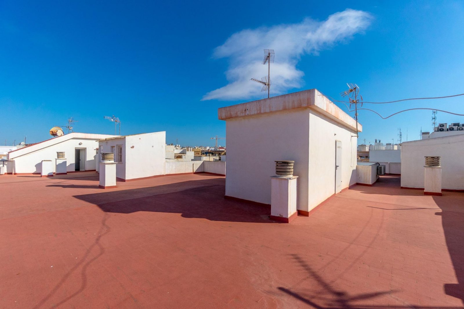 Appartement mit 3 Schlafzimmern, 2 Bädern und Tiefgaragenstellplatz nur 150 m vom Jachthafen und nur 400 m vom Strand