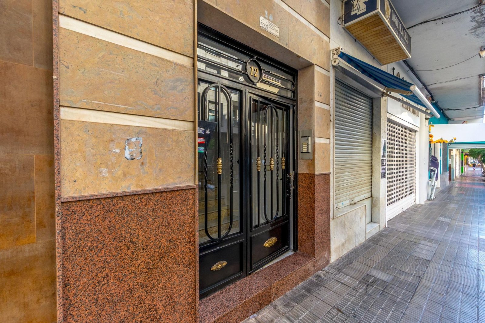 Appartement mit 3 Schlafzimmern, 2 Bädern und Tiefgaragenstellplatz nur 150 m vom Jachthafen und nur 400 m vom Strand
