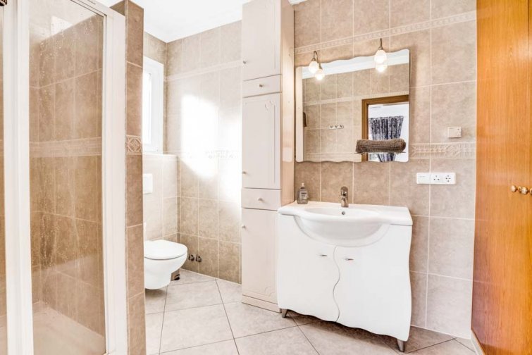 Ansprechende Villa mit 3 Schlafzimmern, 2 Bädern, Garage, Privatpool, Meerblick und Blick auf den Peñon de Ifach