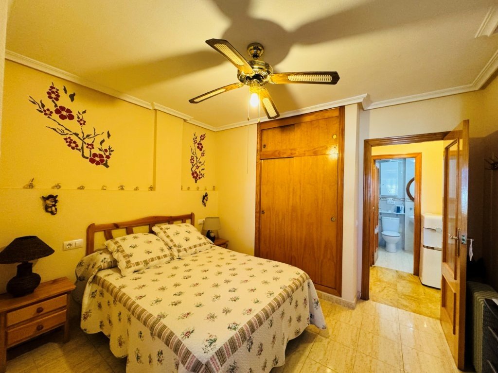 Erdgeschoss-Wohnung mit 2 Schlafzimmern, 1 Bad, Privatpool und großer Terrasse nur 600 m vom Strand