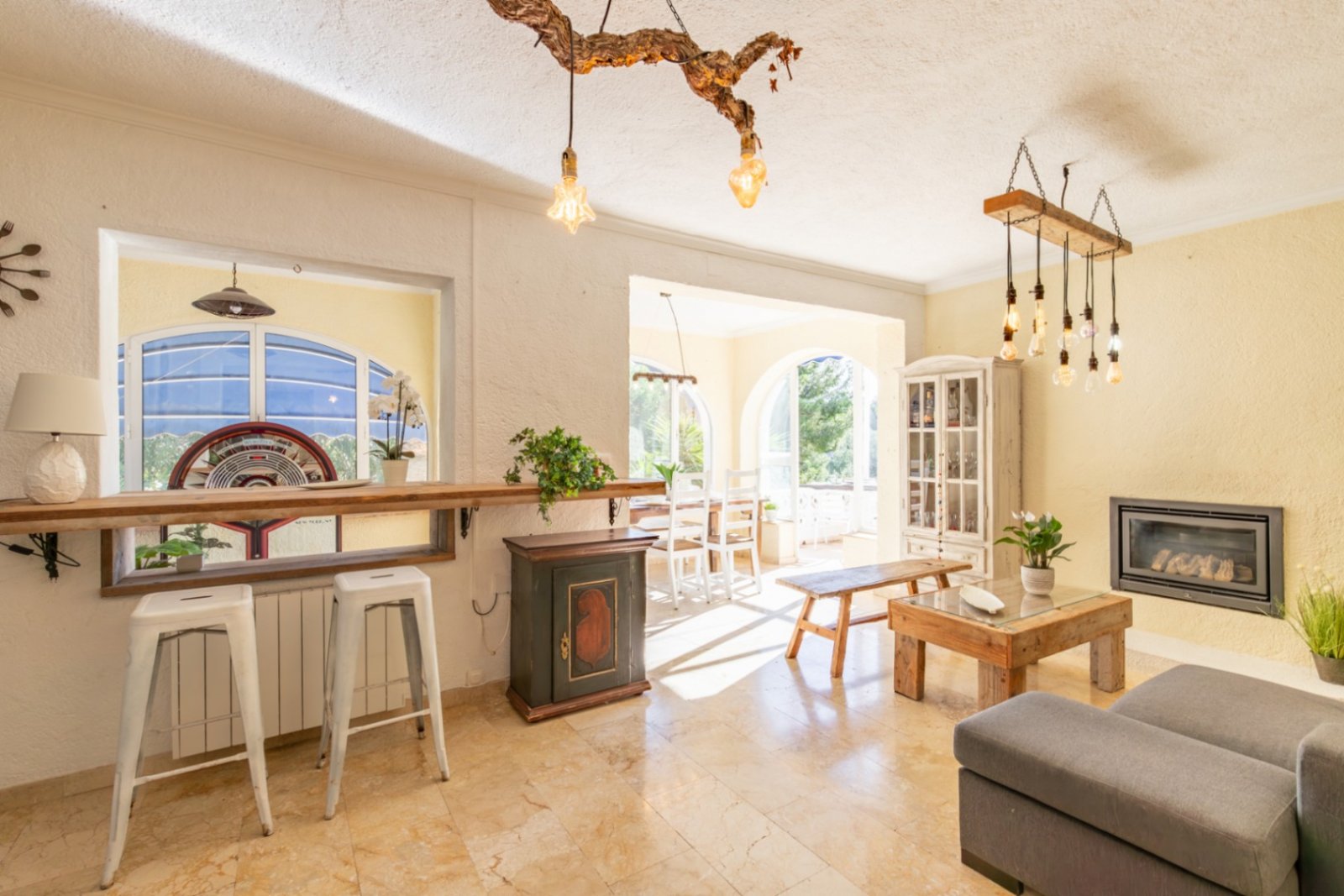 Villa mit 4 Schlafzimmern, separatem Gästeappartement und großem Privatpool