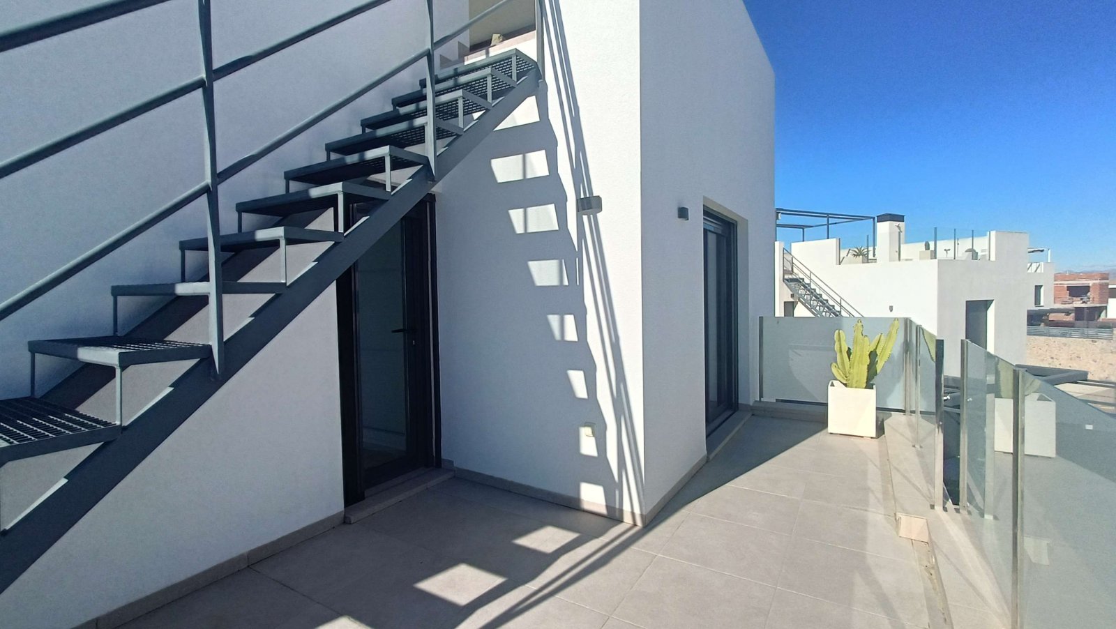 Beeindruckende Villa mit 3 Schlafzimmern, 3 Bädern, Dachterrasse, Privatpool und fantastischem Ausblick im La Finca Golf and Spa Resort