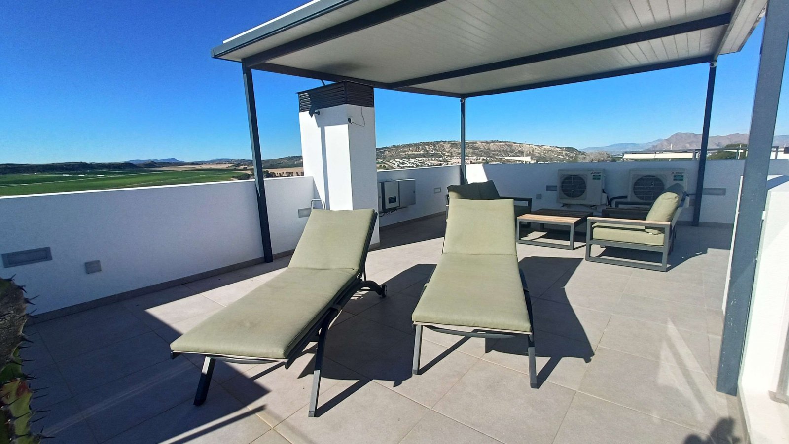 Beeindruckende Villa mit 3 Schlafzimmern, 3 Bädern, Dachterrasse, Privatpool und fantastischem Ausblick im La Finca Golf and Spa Resort