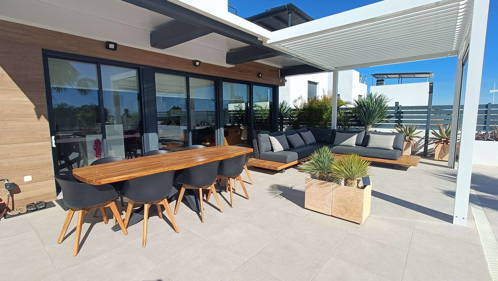 Beeindruckende Villa mit 3 Schlafzimmern, 3 Bädern, Dachterrasse, Privatpool und fantastischem Ausblick im La Finca Golf and Spa Resort