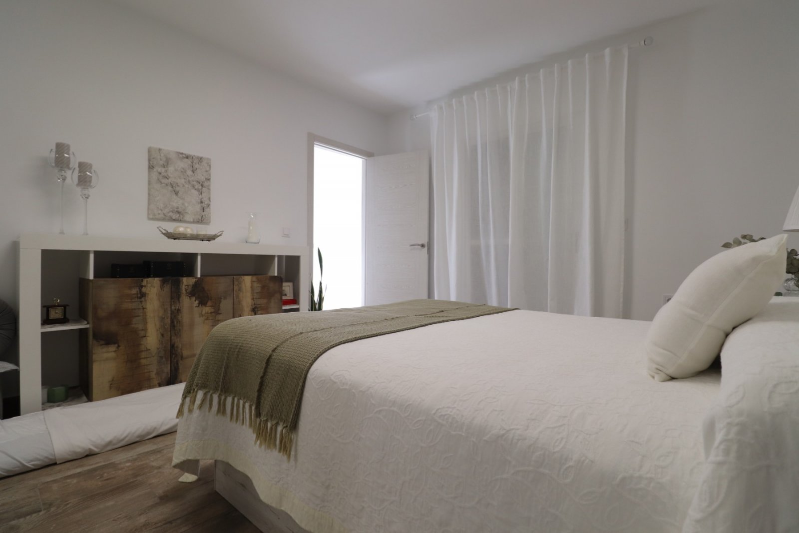 Villa mit 4 Schlafzimmern, 3 Bädern, Gästeappartement und Privatpool in Las Filipinas