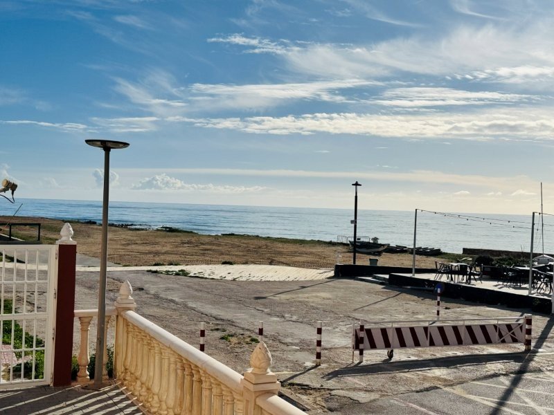 Appartement mit 2 Schlafzimmern, 1 Bad und Vermietlizenz in erster Linie am Strand