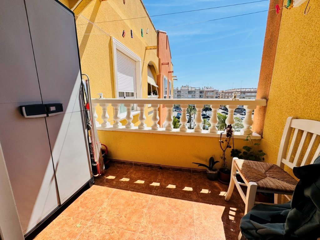Renovierte Wohnung mit 2 Schlafzimmern, 1 Bad und Tiefgaragenstellplatz nur 600 m vom Strand