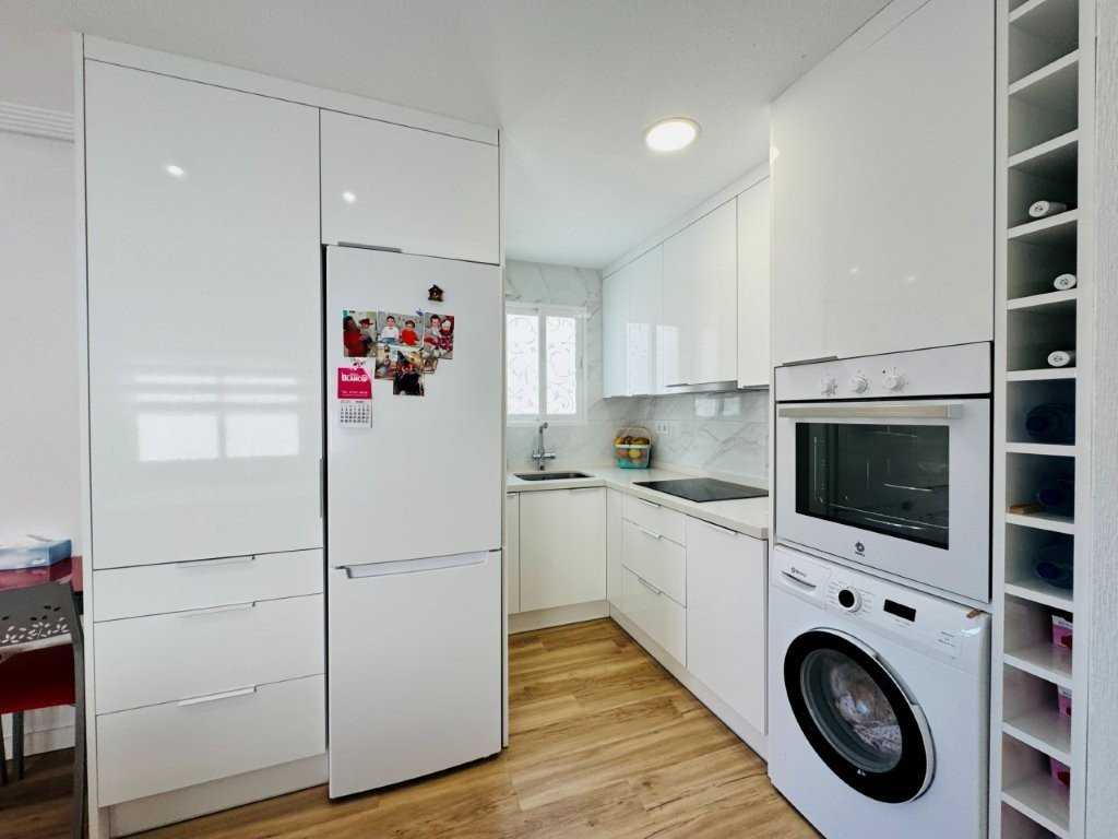 Renovierte Wohnung mit 2 Schlafzimmern, 1 Bad und Tiefgaragenstellplatz nur 600 m vom Strand