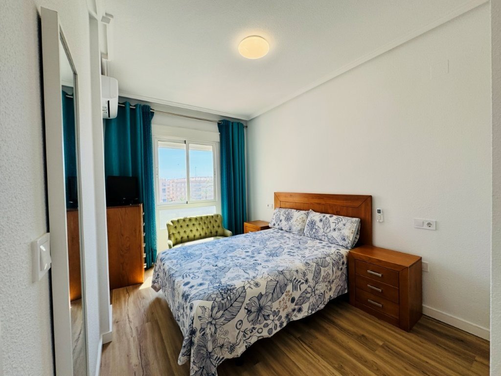 Renovierte Wohnung mit 2 Schlafzimmern, 1 Bad und Tiefgaragenstellplatz nur 600 m vom Strand