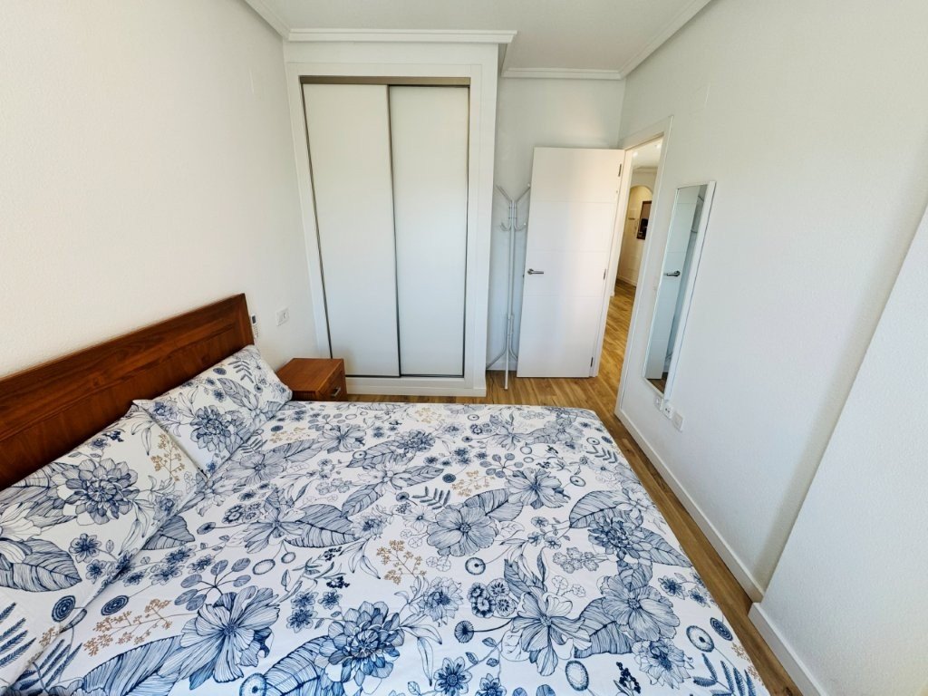 Renovierte Wohnung mit 2 Schlafzimmern, 1 Bad und Tiefgaragenstellplatz nur 600 m vom Strand