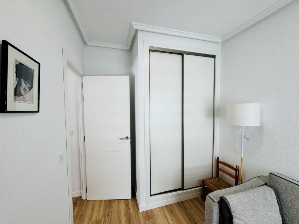 Renovierte Wohnung mit 2 Schlafzimmern, 1 Bad und Tiefgaragenstellplatz nur 600 m vom Strand