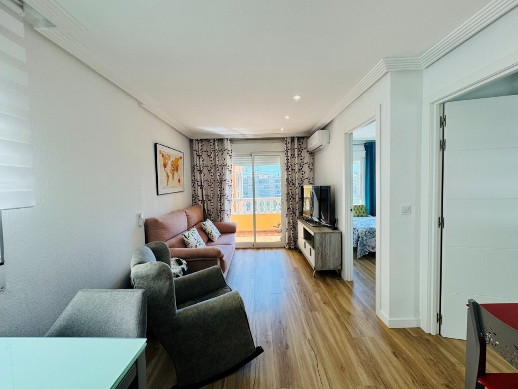Renovierte Wohnung mit 2 Schlafzimmern, 1 Bad und Tiefgaragenstellplatz nur 600 m vom Strand