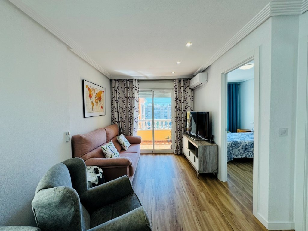 Renovierte Wohnung mit 2 Schlafzimmern, 1 Bad und Tiefgaragenstellplatz nur 600 m vom Strand