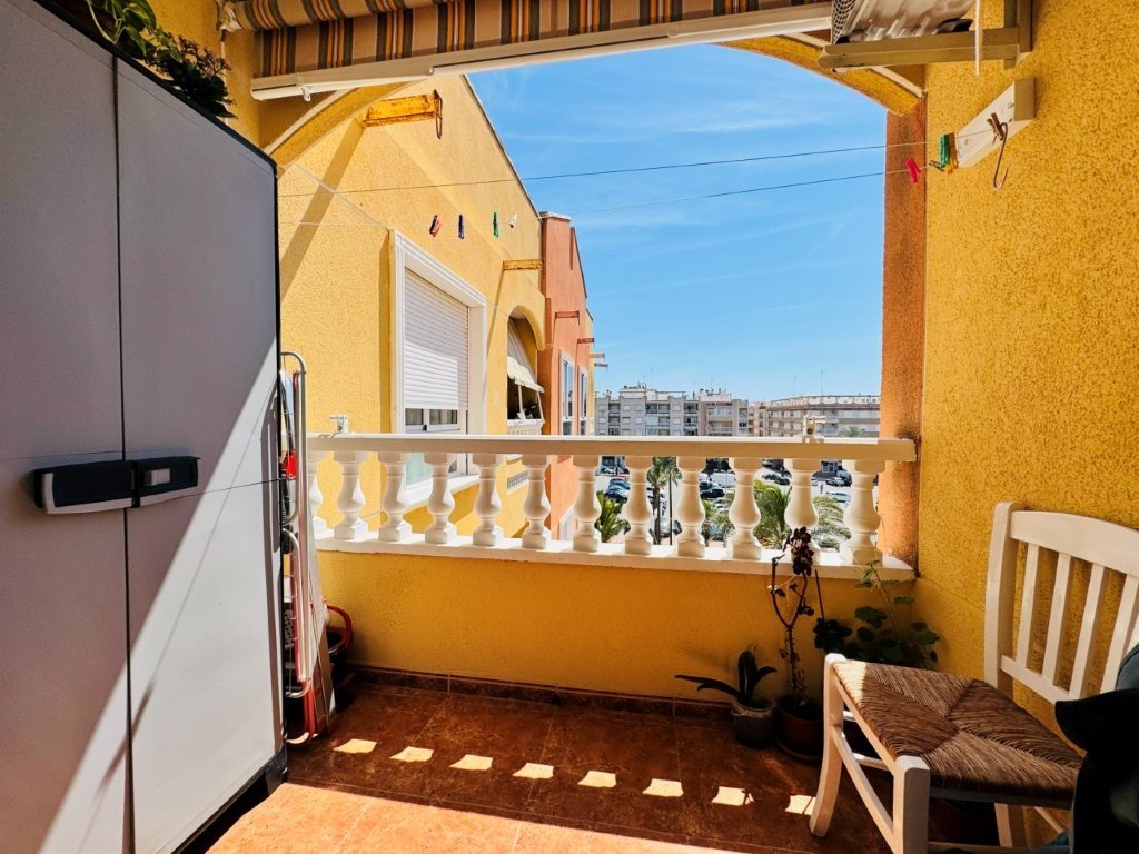 Renovierte Wohnung mit 2 Schlafzimmern, 1 Bad und Tiefgaragenstellplatz nur 600 m vom Strand