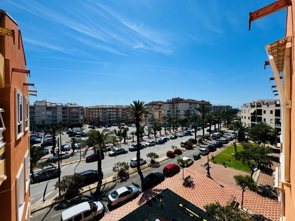 Renovierte Wohnung mit 2 Schlafzimmern, 1 Bad und Tiefgaragenstellplatz nur 600 m vom Strand