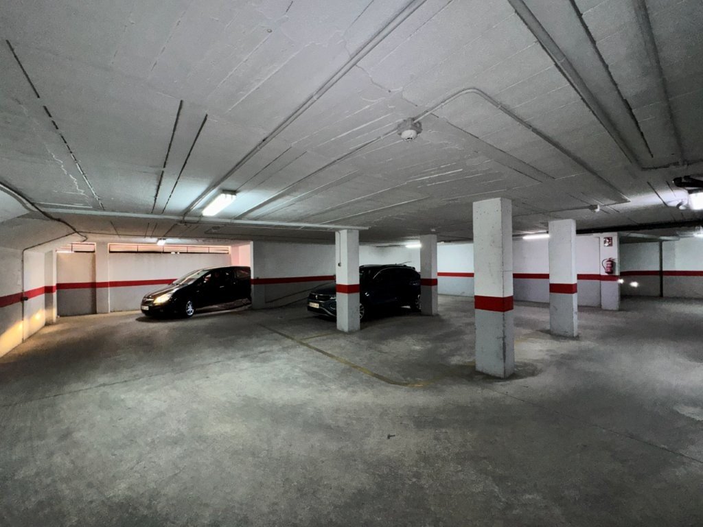 Renovierte Wohnung mit 2 Schlafzimmern, 1 Bad und Tiefgaragenstellplatz nur 600 m vom Strand