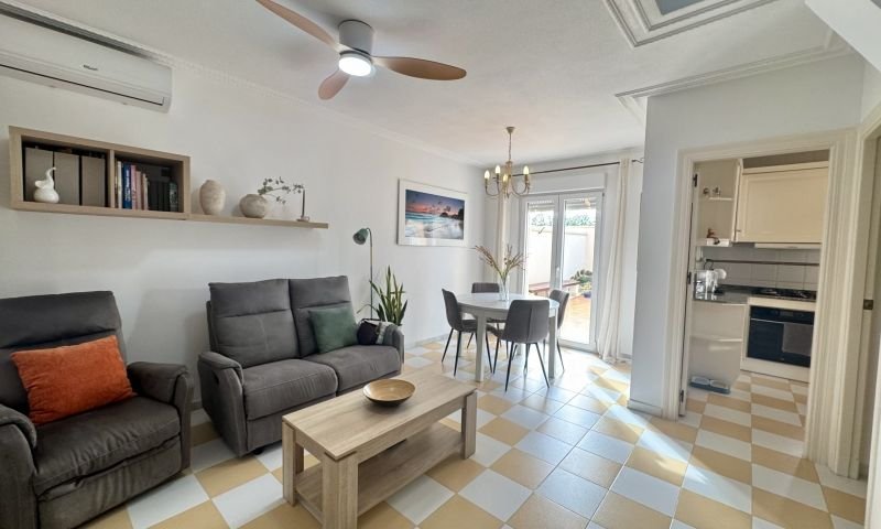 Freistehende Villa mit 4 Schlafzimmern, 2 Bädern, Dachterrasse und Garage in Aguas Nuevas