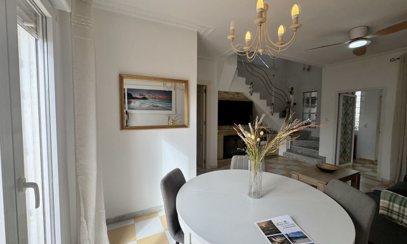 Freistehende Villa mit 4 Schlafzimmern, 2 Bädern, Dachterrasse und Garage in Aguas Nuevas
